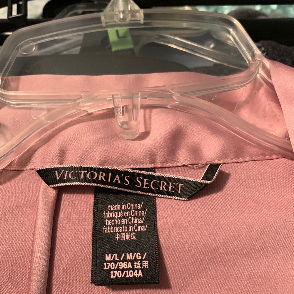 VS Robe - Picture 3 of 4